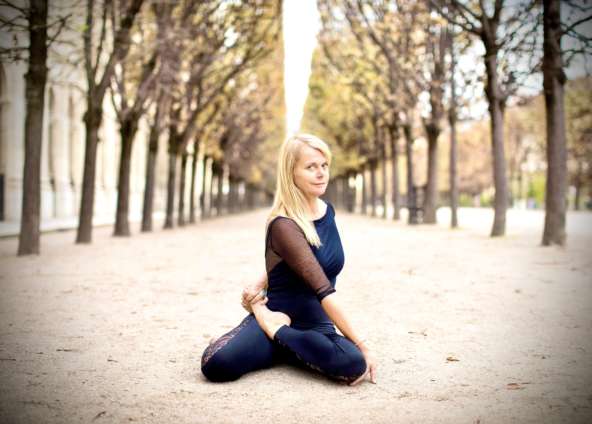 Atelier série de l ashtanga avec Caroline Boulinguez. Dimanche 29 juin de 11h à 13h15 taris 35€
