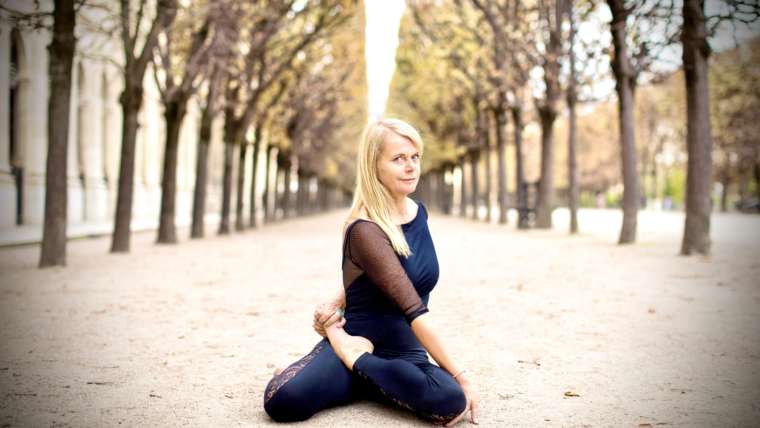 Atelier série de l ashtanga avec Caroline Boulinguez. Dimanche 29 juin de 11h à 13h15 taris 35€